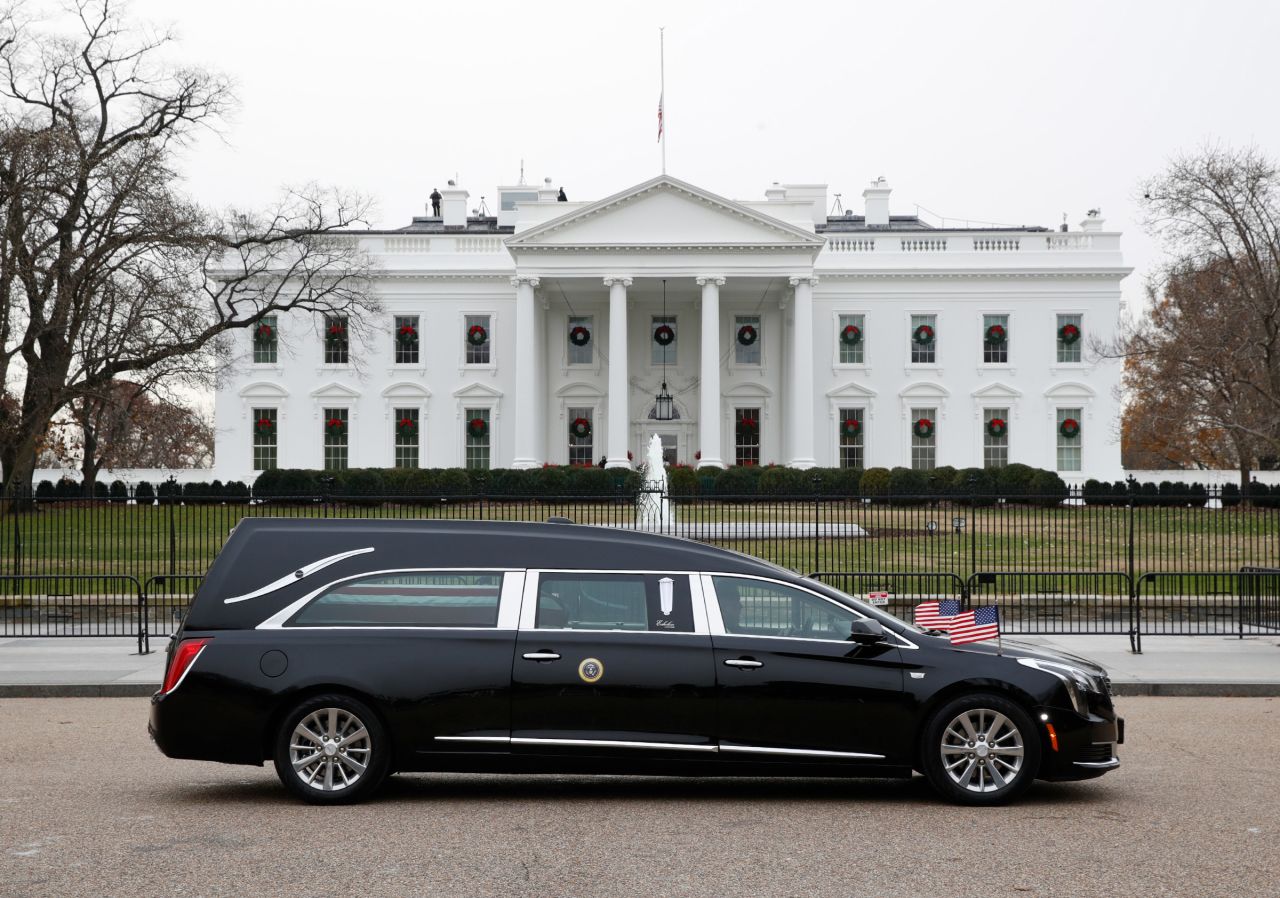 Bush's hearse passes by the White House.