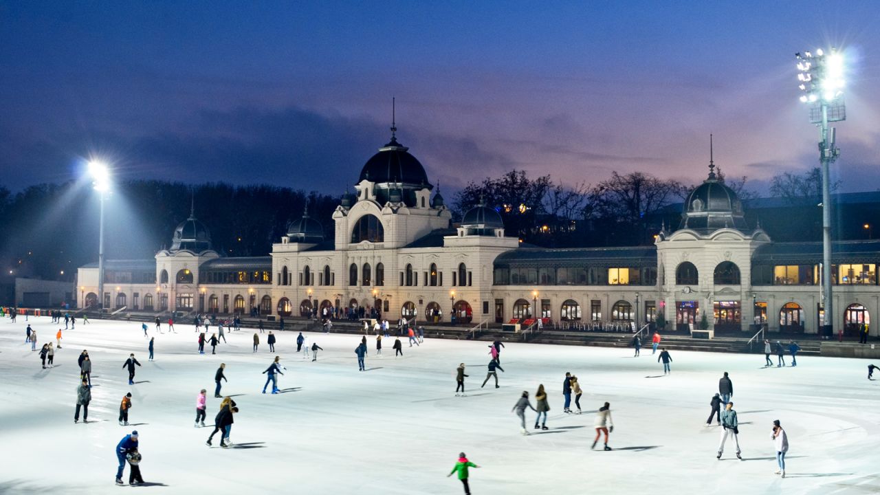 Budapest-winter-activities---City-PArk-Ica-Skating-2