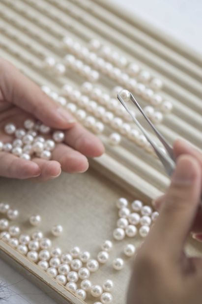 Akoya pearls have an average diameter of 7 to 8 millimeters.