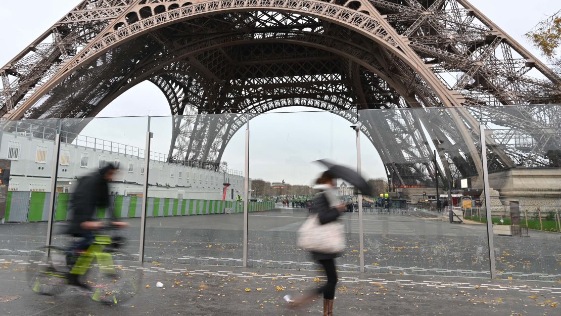 The Eiffel Tower will be closed to visitors over the weekend because of expected "yellow vest" protests.