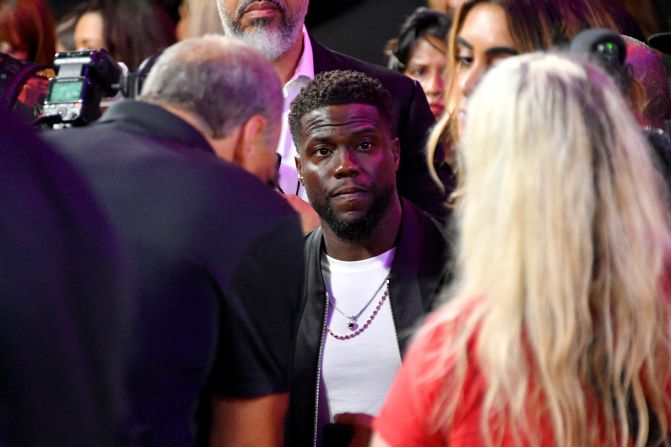 Kevin Hart <a href="index.php?page=&url=https%3A%2F%2Fwww.cnn.com%2F2018%2F12%2F07%2Fentertainment%2Fkevin-hart-oscars-step-down%2Findex.html" target="_blank">stepped down from hosting the 91st Academy Awards and apologized</a> after tweets he posted between 2009 and 2011 containing derogatory comments about the gay community resurfaced. "I'm sorry that I hurt people... I am evolving and want to continue to do so," <a href="index.php?page=&url=https%3A%2F%2Ftwitter.com%2FKevinHart4real%2Fstatus%2F1070906121551007745" target="_blank" target="_blank">Hart tweeted.</a> "My goal is to bring people together not tear us apart. Much love & appreciation to the Academy. I hope we can meet again."