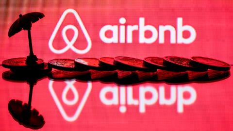 This illustration picture taken in Paris on August 29, 2018, a toy umbella and coins  next to the logo of  rental website Airbnb. (Photo by JOEL SAGET / AFP)        (Photo credit should read JOEL SAGET/AFP/Getty Images)