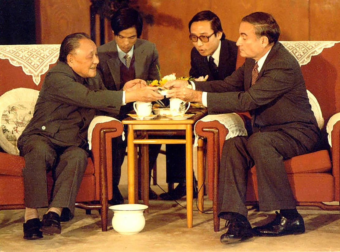 Chinese Paramount Leader Deng Xiaoping meets New York Stock Exchange chairman John Phelan in 1986. Victor Gao is sitting behind Phelan.