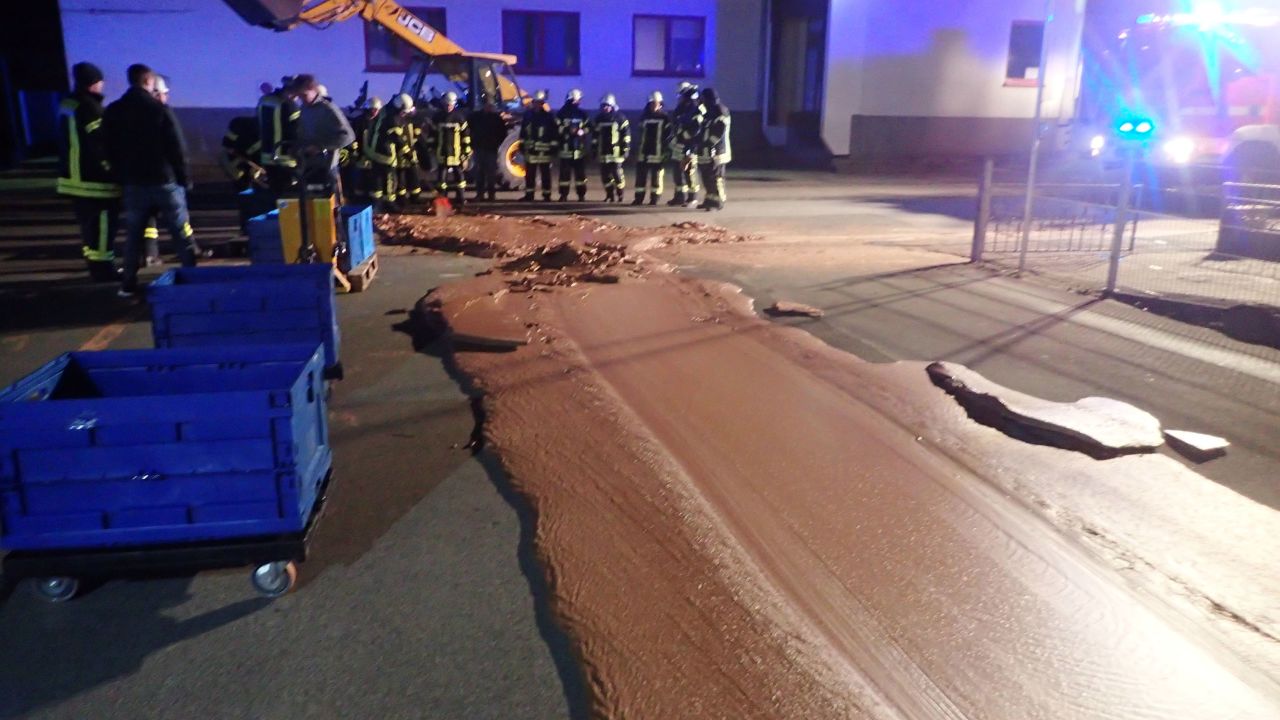 Firefighters said a storage tank overflowed at a chocolate factory in Westönnen, before running out of the gates and solidifying on the chilly sidewalk.