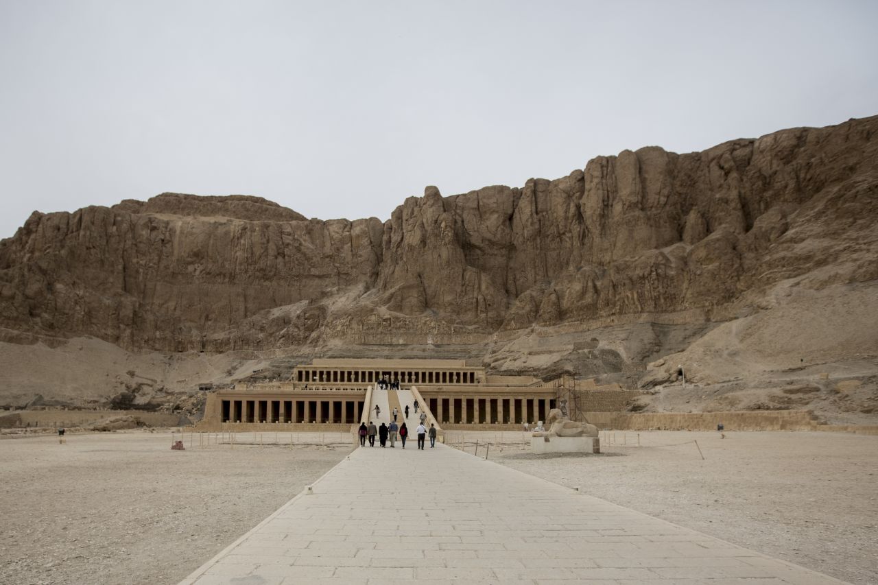 <strong>Temple of Hatshepsut: </strong>The mortuary Temple of Hatshepsut is a striking architectural marvel in Luxor.