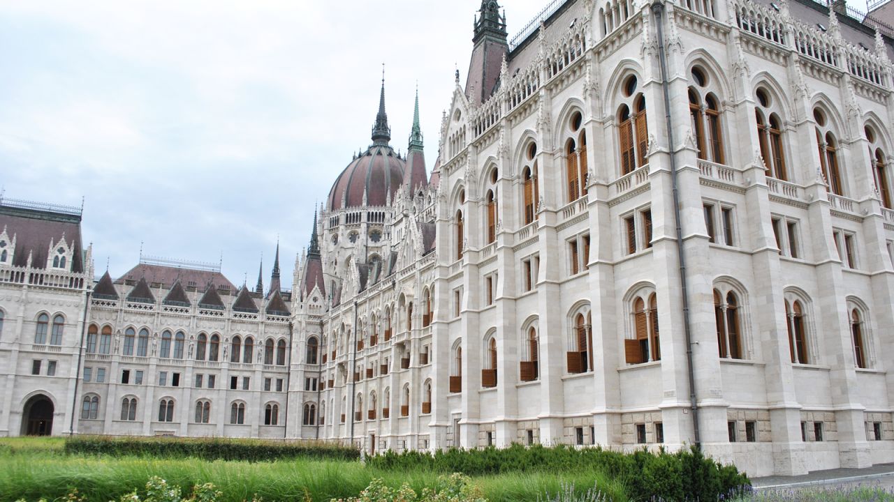 <strong>Imposing building:</strong> Stretching across as an area of 18,000 square meters, Parliament building has 691 rooms, 28 entrances, 10 courtyards and 29 staircases.