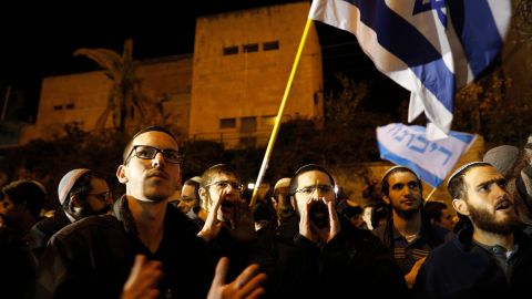 Israelis protest outside Netanyahu's residence in Jerusalem on Thursday.