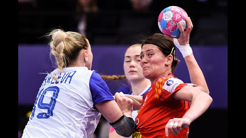Romania's left back Gabriela Perianu shoots the ball during the EHF EURO 2018 European Women's Handball Championship semifinal match between Russia and Romania at the AccorHotels Arena in Paris, France on December 14.