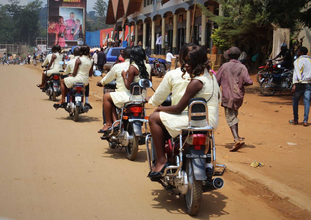 <a href="http://leyuwera.com/about/" target="_blank" target="_blank">Uwera </a>uses photography to document the social and cultural evolution of the eastern part of the continent with a focus on the DRC.