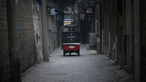 A Lost Plate tuktuk.