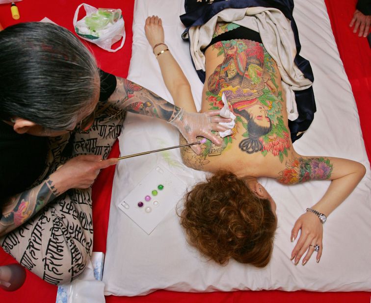 Horiyoshi III, one of Japan's top tattoo artists, demonstrates his technique at the Foreign Correspondents' Club of Japan in Tokyo. Scroll through the gallery to see more tebori tattooists at work.