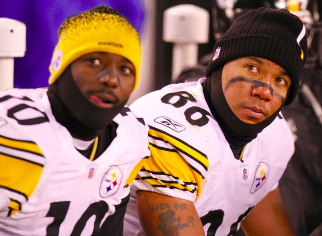Hines Ward and Santonio Holmes of the Pittsburgh Steelers look on from the bench during a loss to the Browns in 2009.