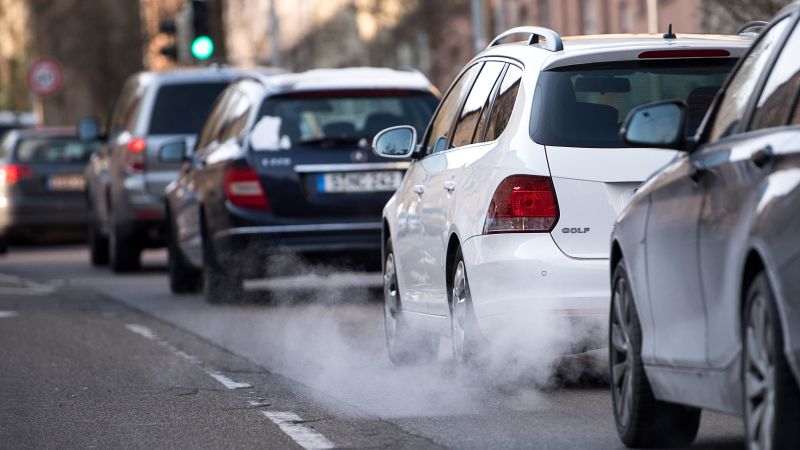 Carmakers say new EU emissions targets are ‘totally unrealistic’ | CNN ...