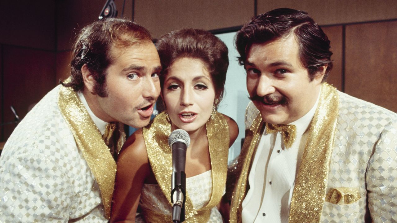 Marshall is joined by Rob Reiner, left, and Carl Gottlieb on an episode of "Getting Together" in 1971. She married Reiner that year.