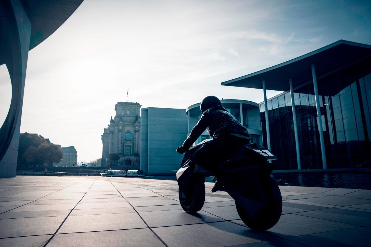 Dubbed "NERA" by NOWlab and BigRep, the companies which designed and printed it, the bike boasts several futuristic features.