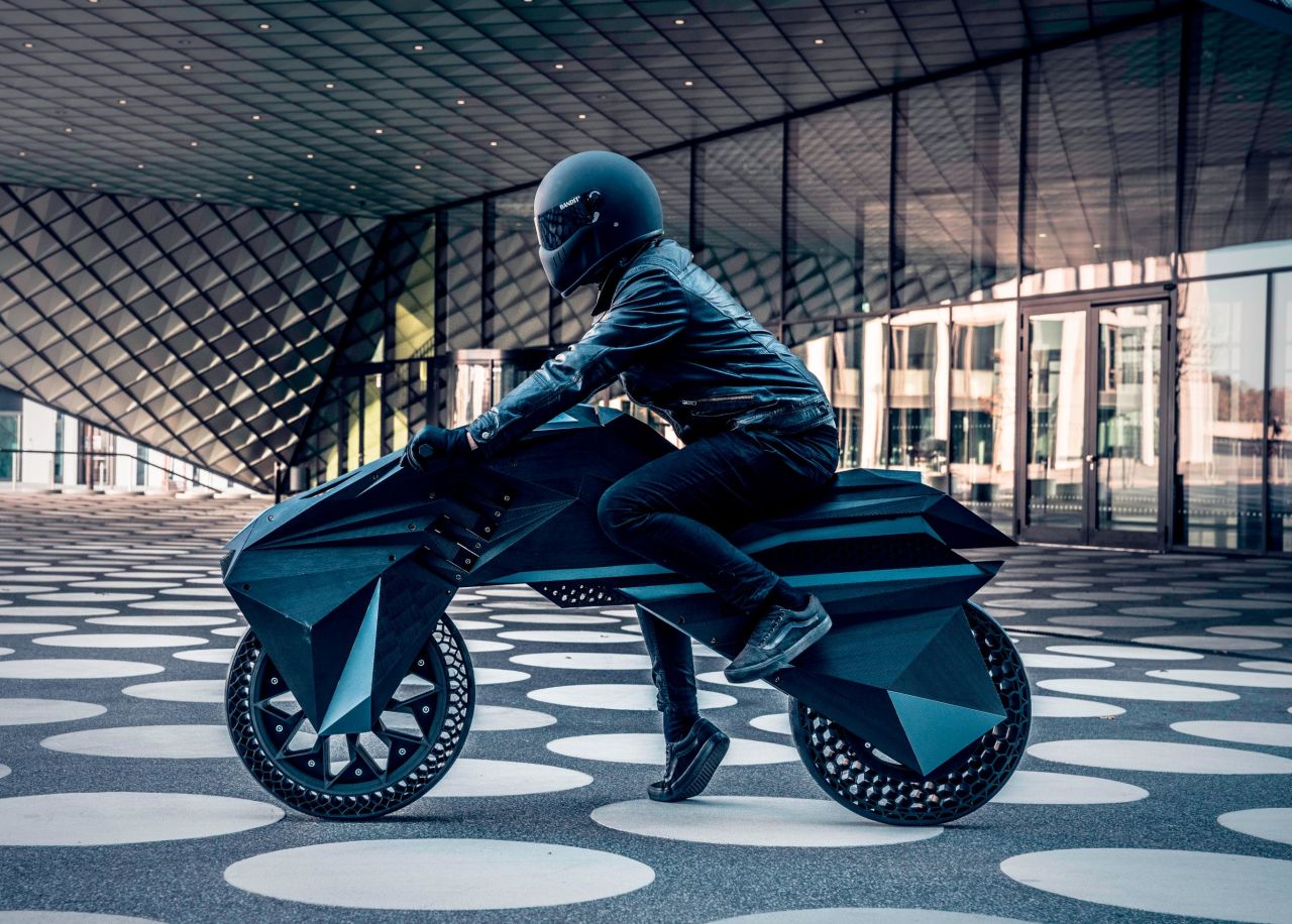 No, this isn't a scene out of a sci-fi movie ... it's the world's first fully 3D-printed, and functioning, electric motorbike.