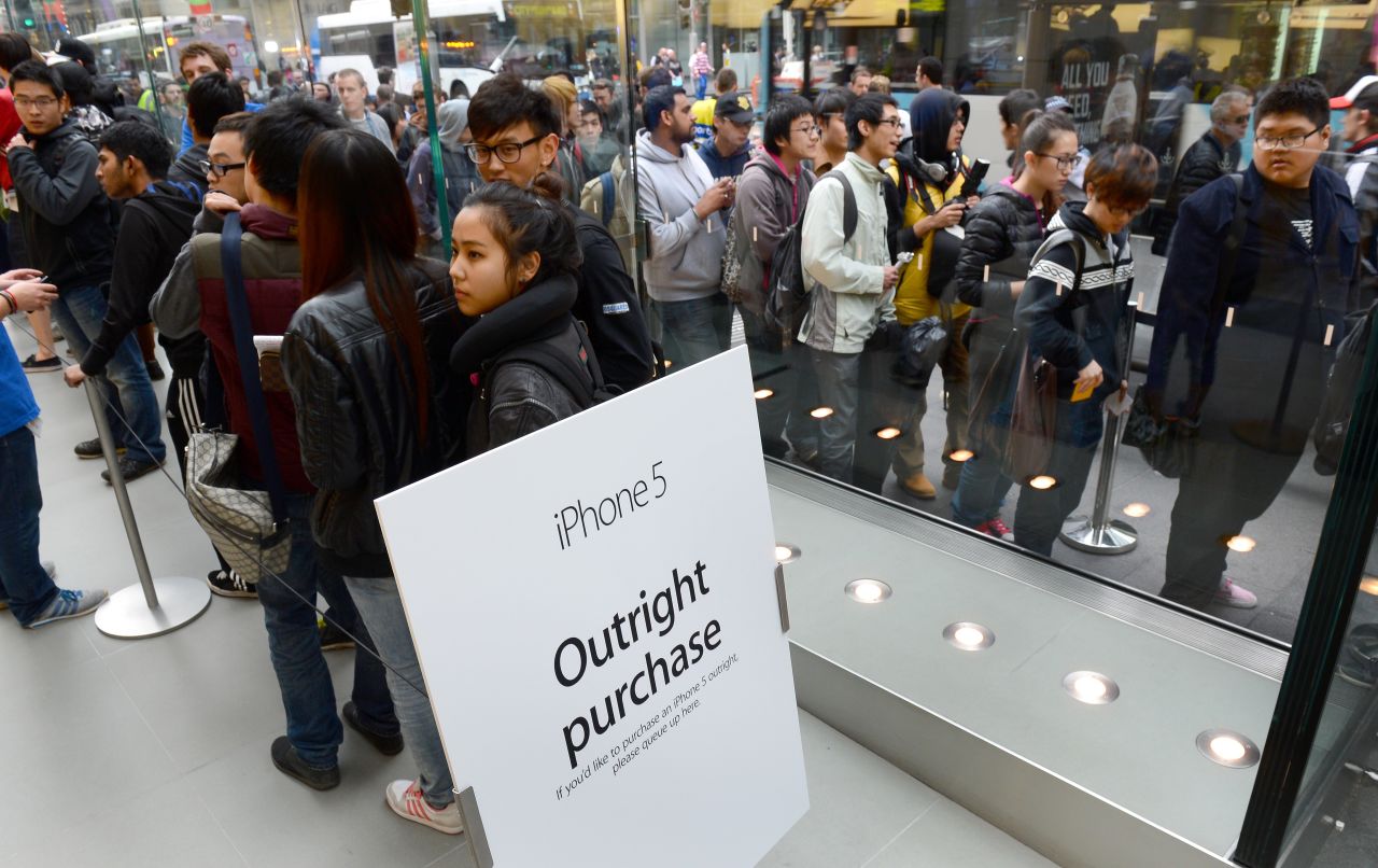 A sign at an Apple store in Sydney separates people who intend to buy an iPhone outright from those who want to buy it on a plan.