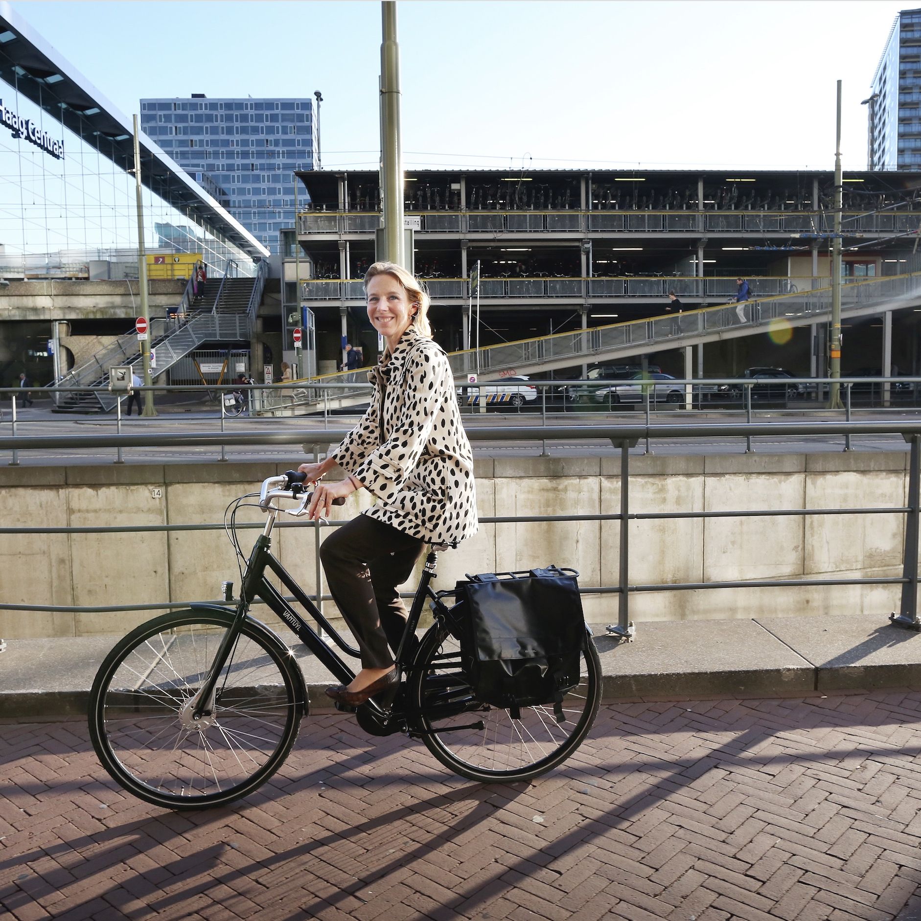 Boekhouder President meel The Netherlands will pay people to ride bikes | CNN