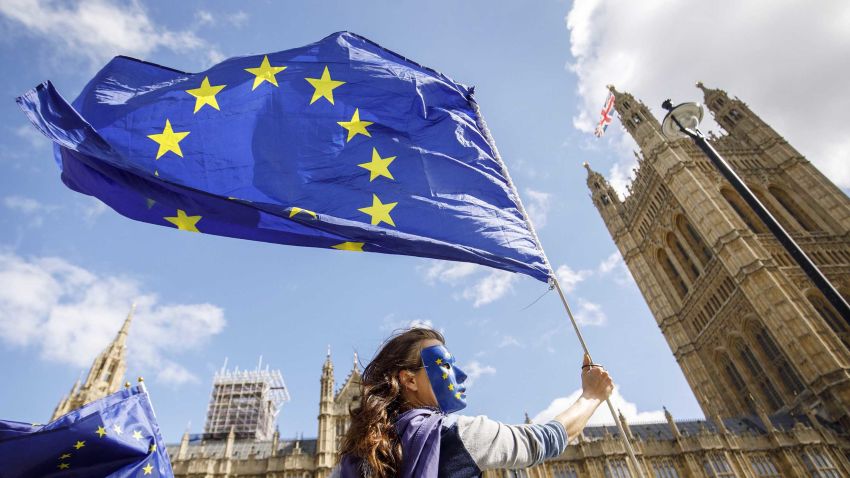 Pro-European Union demonstrators protest outside the Houses of Parliament against the first vote today on a bill to end Britain's membership of the EU on September 11, 2017. - MPs hold their first vote today on a bill to end Britain's membership of the EU, which ministers say will avoid a "chaotic" Brexit but has been condemned as an unprecedented power grab. (Photo by Tolga Akmen / Tolga Akmen / AFP)        (Photo credit should read TOLGA AKMEN/AFP/Getty Images)