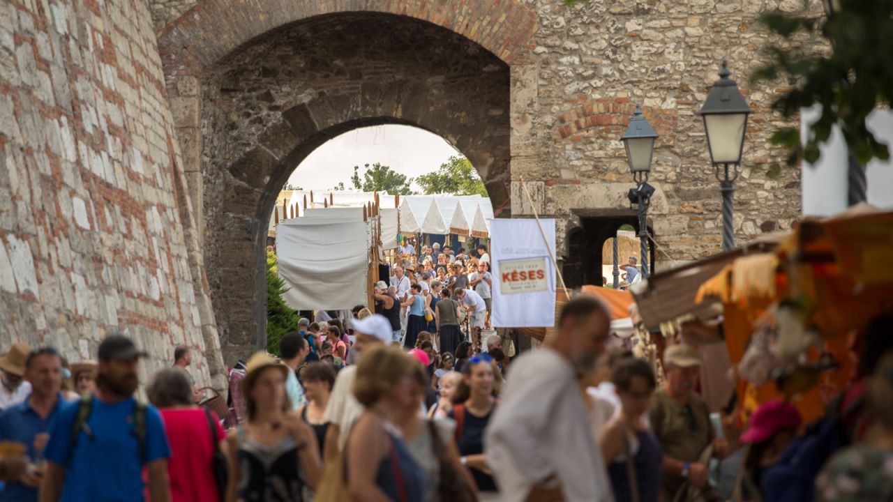Festival of Folk Arts brings top Hungarian craftsmen to Buda Castle.