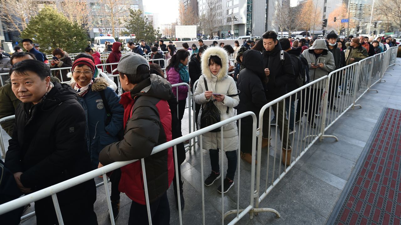 Ofo users lined up outside the bike sharing company's headquarters this week, demanding refunds.
