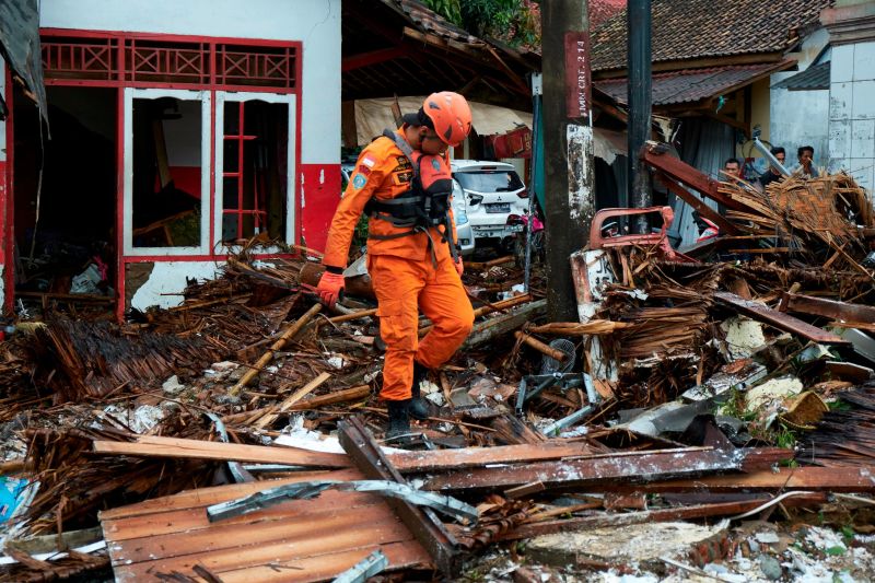 How To Help Indonesia Tsunami Victims | CNN