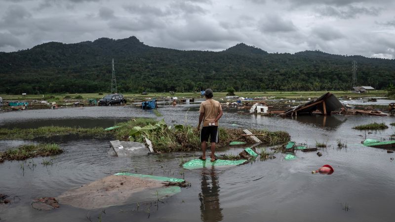 In pictures Latest tsunami hits Indonesia beaches CNN