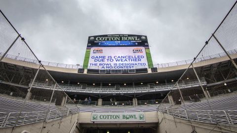 A Cotton Bowl sign announced the cancellation due to weather of the college First Responder Bowl between the Boise State Broncos and the Boston College Eagles on December 26, 2018 in Dallas, Texas.