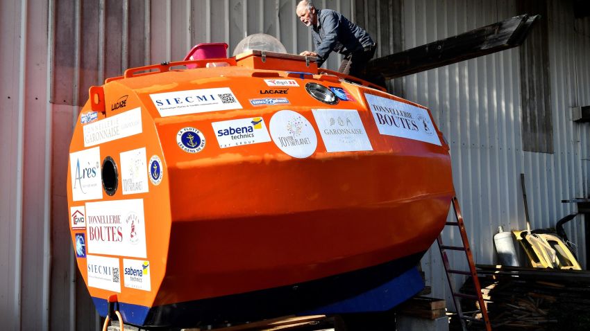 Jean-Jacques Savin, a former paratrooper, 71, works on the construction of a ship made from a barrel on November 15, 2018 at the shipyard in Ares, southwestern France. - Jean-Jacques Savin will attempt in the next few weeks to cross the Atlantic Ocean in a barrel only pushed by the ocean currents, from the Canary Islands to the Caribbean Sea. (Photo by GEORGES GOBET / AFP)        (Photo credit should read GEORGES GOBET/AFP/Getty Images)