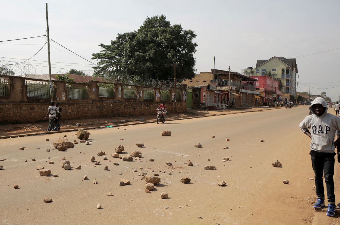 Demonstrators barricaded streets in Goma with stones 