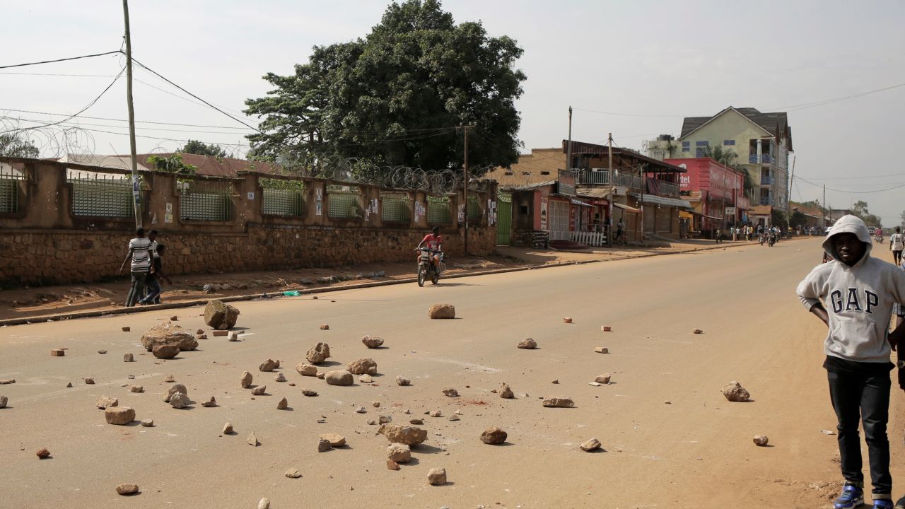 Demonstrators barricaded streets in Goma with stones 