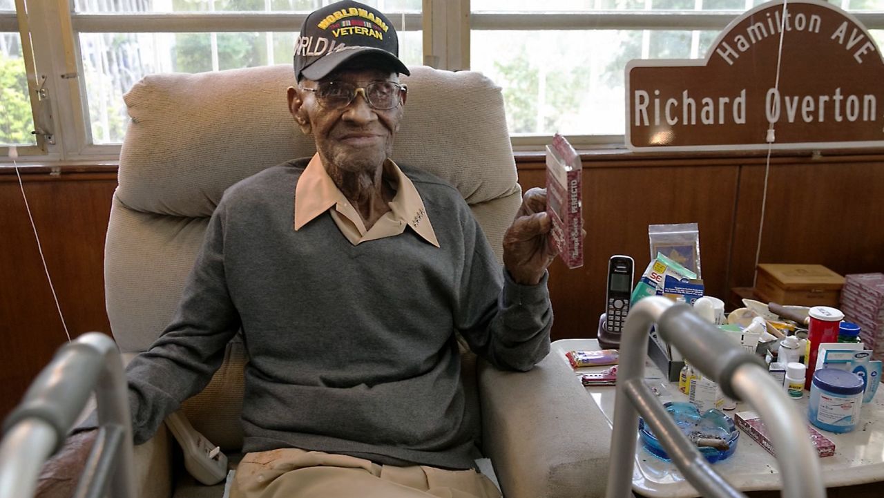 richard overton oldest WWII veteran died nr vpx_00004705