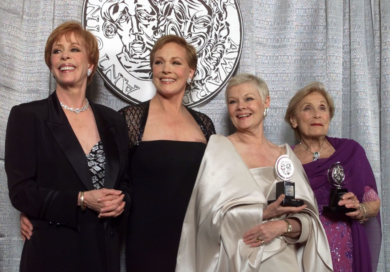 From left, Burnett, Julie Andrews, Judi Dench and Isabelle Stevenson pose for a photo at the Tony Awards in 1999.