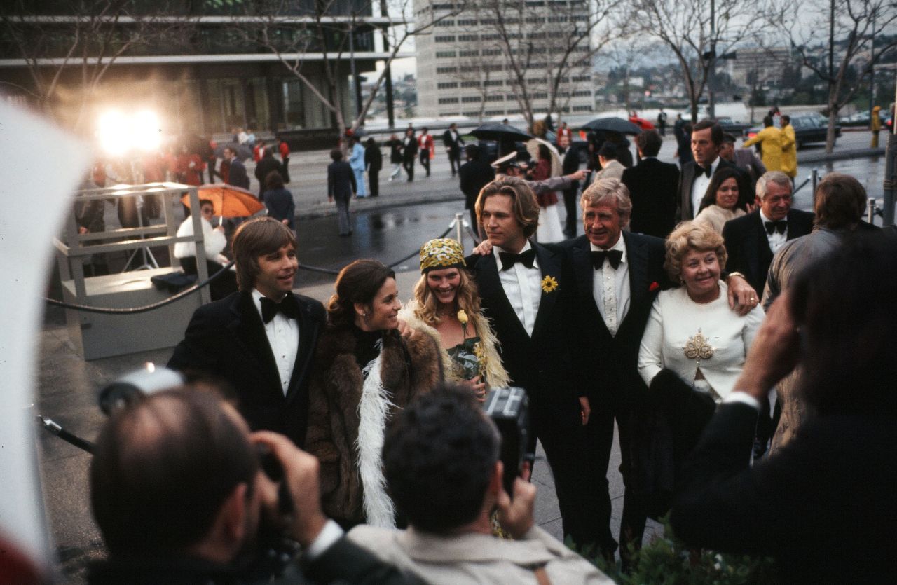 Bridges, center, arrives with his family to the Academy Awards in 1975. His father has his arm around him. At left is his brother, Beau.