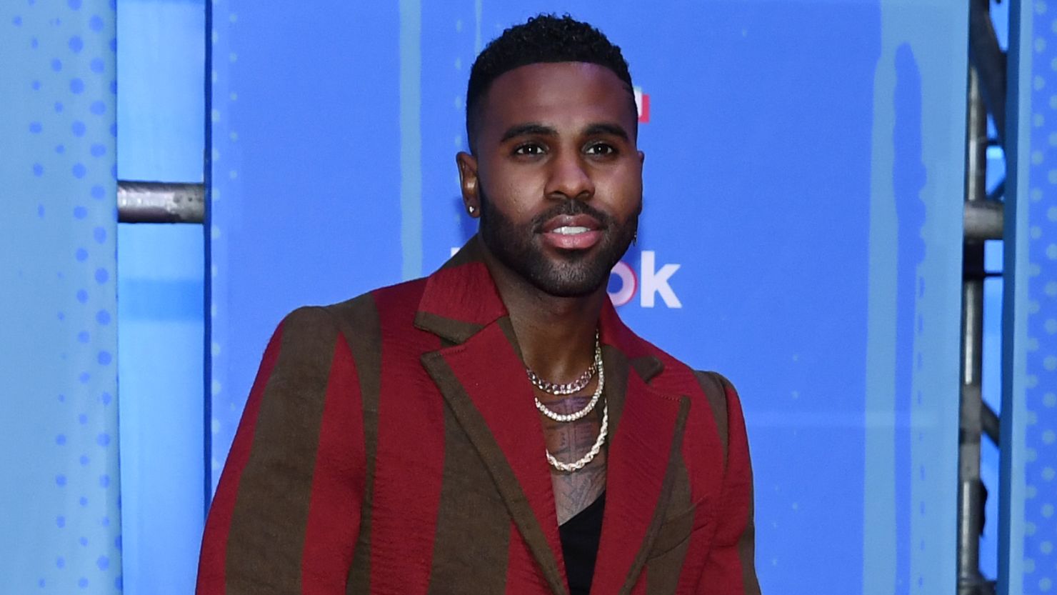 Jason Derulo attends an awards show in 2018. A suspect  has been arrested in relation to burglaries at the home of Derulo and others.