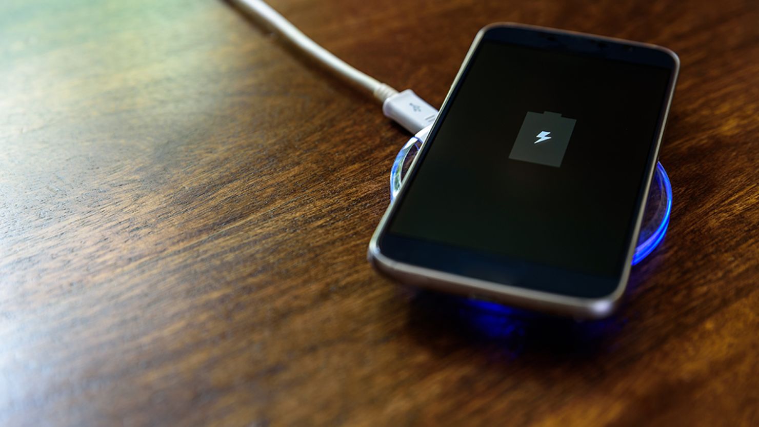 Does iPhone XR Have Wireless Charging? Find Out Here - Anker US
