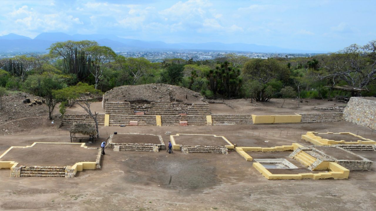 The Ndachjian--Tehuacan ruins were built by the Popoloca Indians