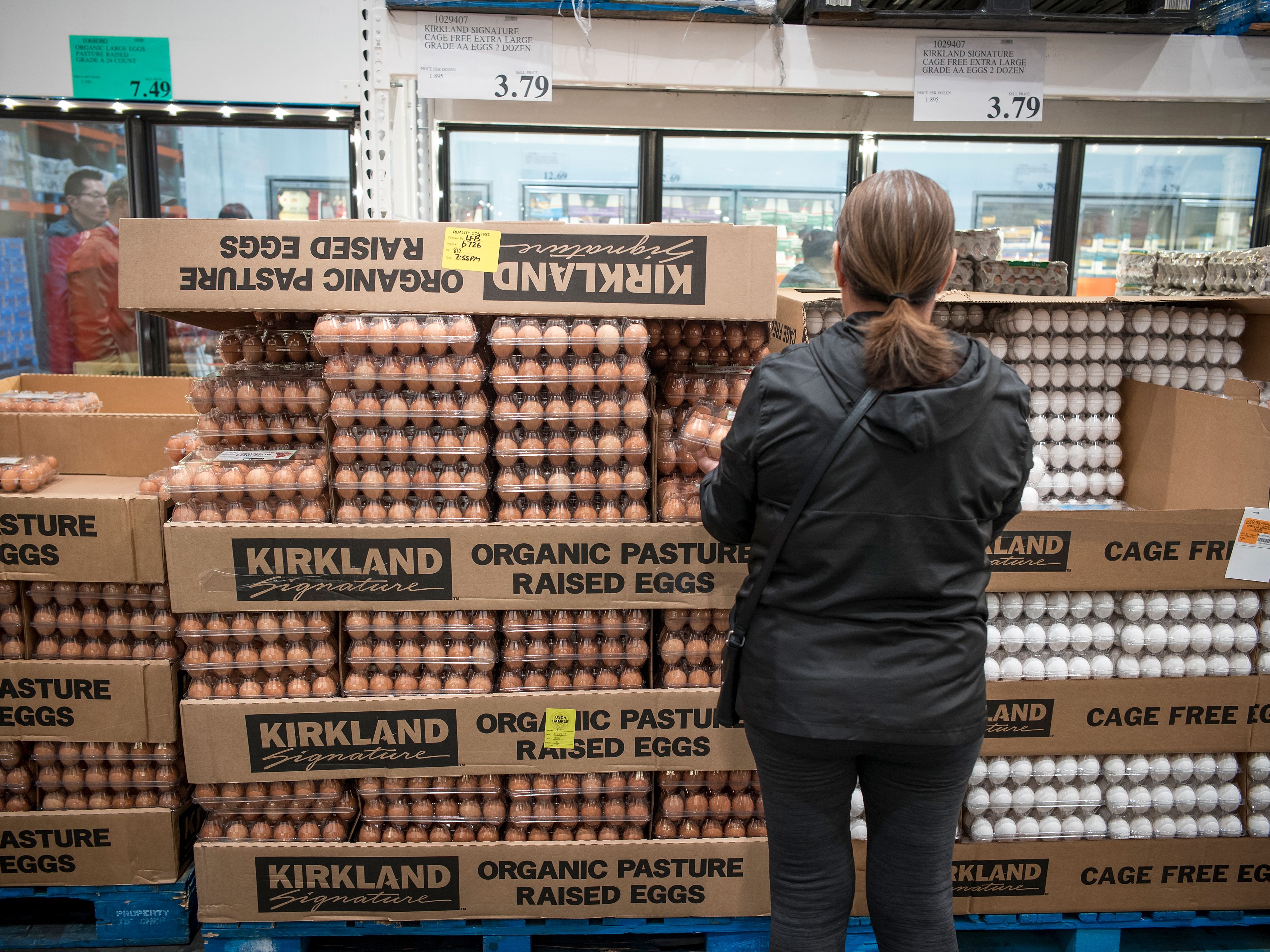 costco-s-kirkland-brand-outsells-kellogg-and-hershey-combined-cnn-business