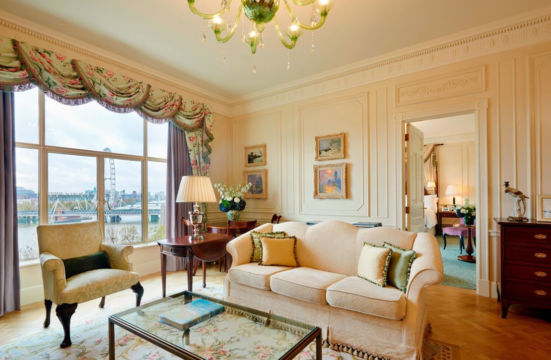 French Impressionist Claude Monet stayed at The Savoy in the fall of 1899. He rented two rooms.