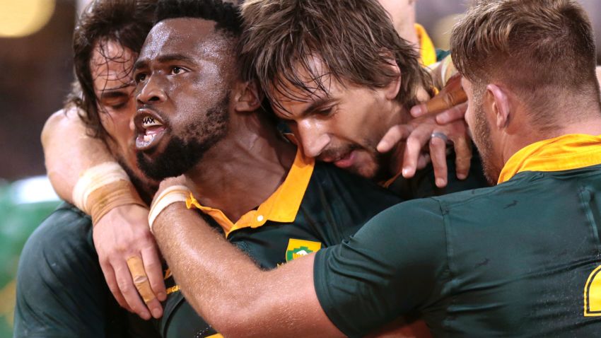 Siya Kolisi of South Africa (2nd-L) celebrates after scoring a try against France during the International test match between South Africa and France at the Kingspark rugby stadium on June 17, 2017 in Durban. / AFP PHOTO / GIANLUIGI GUERCIA        (Photo credit should read GIANLUIGI GUERCIA/AFP/Getty Images)