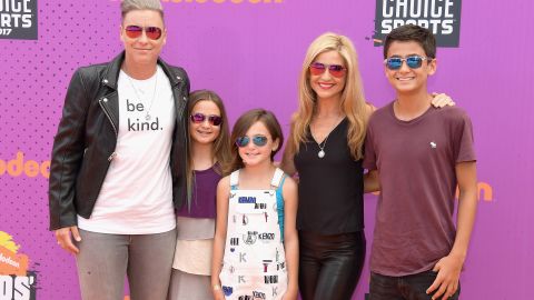 Wambach with wife Glennon Doyle Melton and children at the Nickelodeon Kids' Choice Sports Awards 2017.