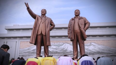 A statue of Kim Il Sung in 'The Dictator's Playbook'
