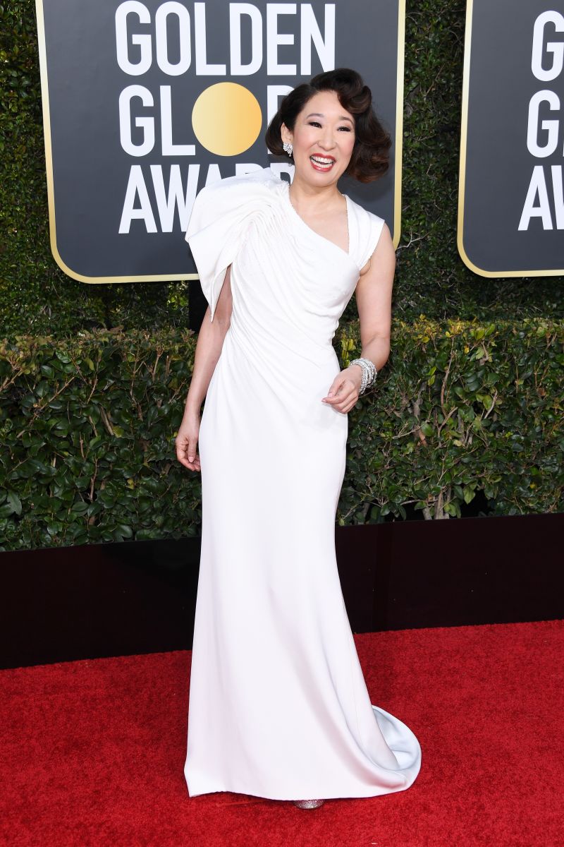 Sandra oh red dress golden store globes 2019