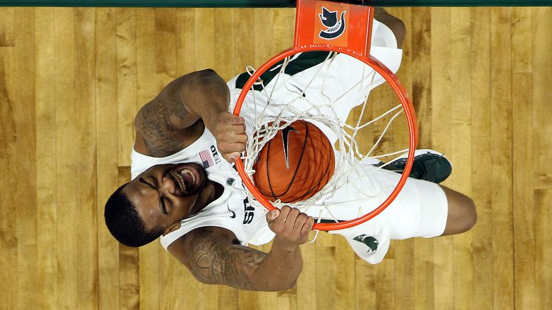 Michigan State forward Nick Ward throws down a dunk during a Big Ten game against Northwestern on Wednesday, January 2.