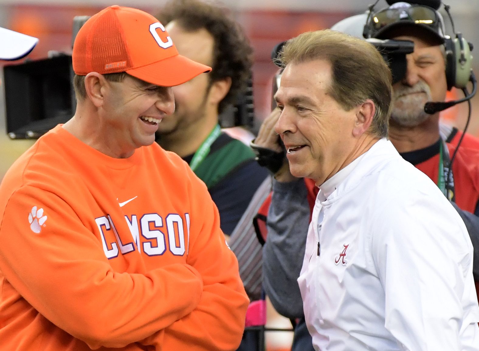 Swinney talks with Saban before the game. Swinney is an Alabama alumnus.