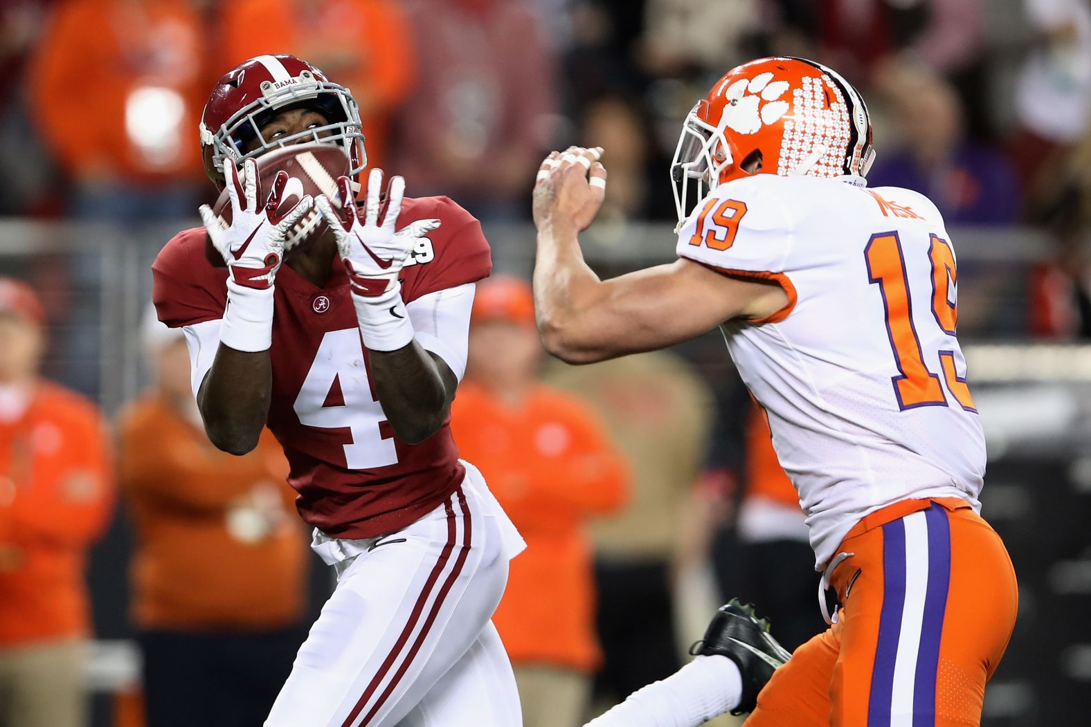 Alabama wide receiver Jerry Jeudy hauls in a 62-yard touchdown pass to tie the game at 7-7 early in the first quarter.