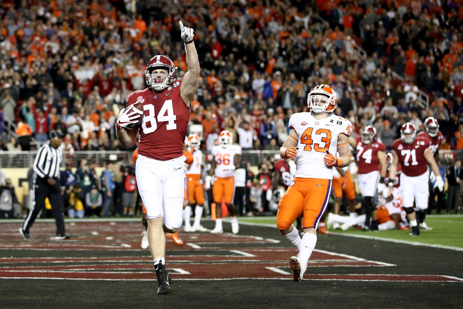 Alabama's Hale Hentges celebrates after catching a 1-yard touchdown pass from Tagavailoa in the first quarter.