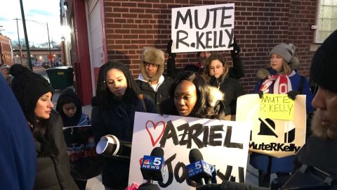 03 R Kelly protest Chicago