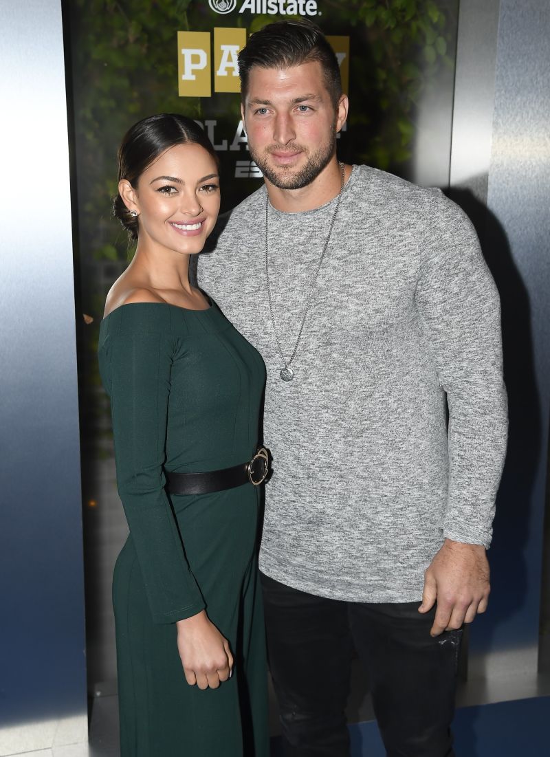 Tim Tebow proposes to former Miss Universe