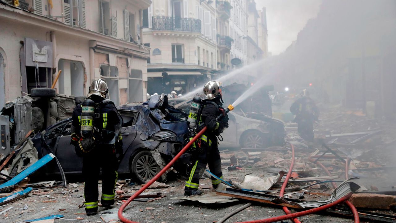 Firefighters intervene after the explosion.